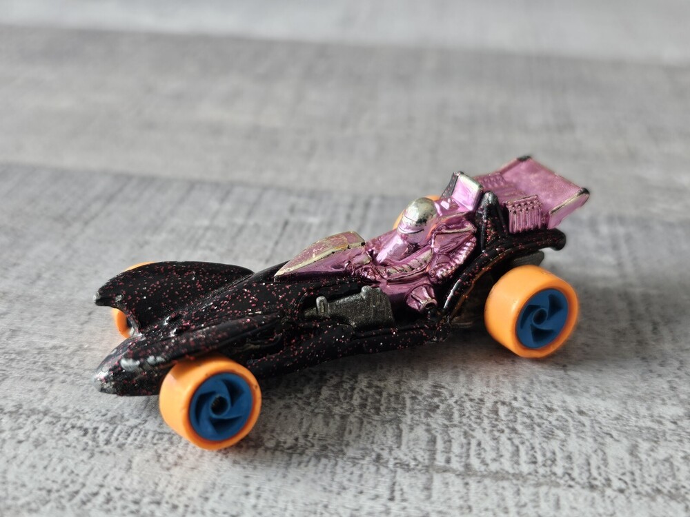 Hot Wheels 1992 Cyber Cruiser Black Purple Orange Wheels Diecast Toy Race Car